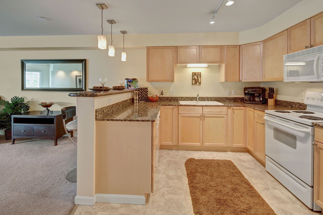 Admirals Cove Apartments - Kitchen - Admirals Cove