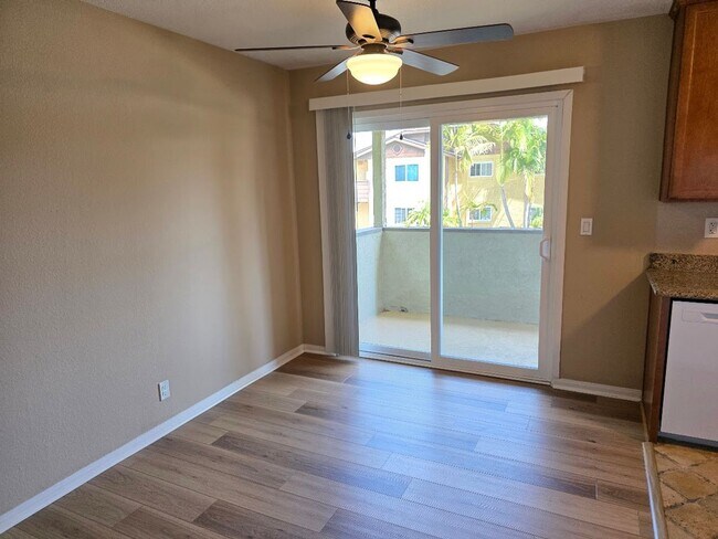 Foto del edificio - Two Bedroom Upper Unit Condo in Oceanside