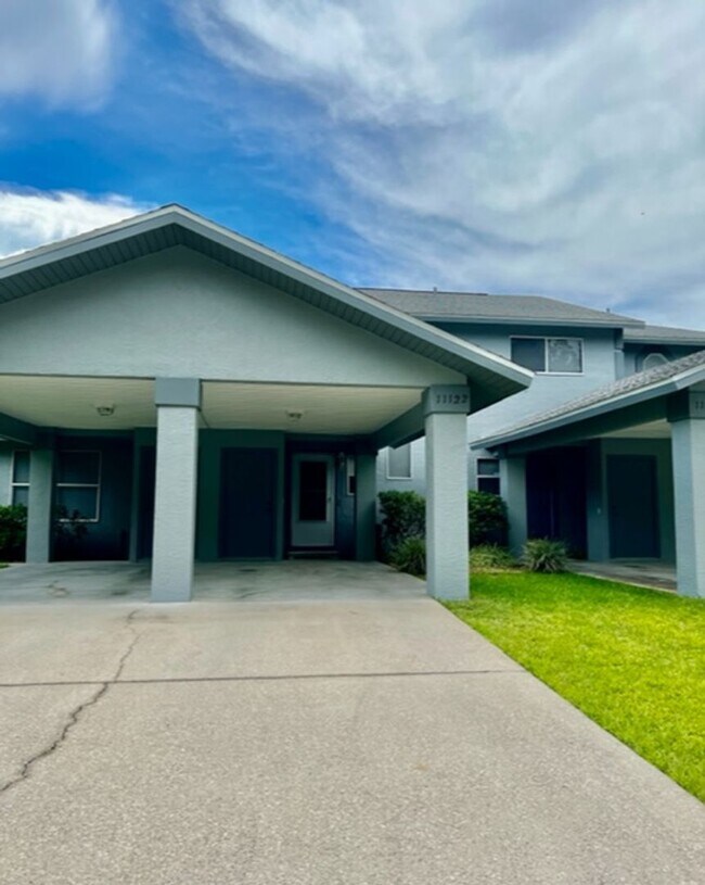 Foto del edificio - Beautiful Waterfront 2/2 Furnished Home Available April 2024