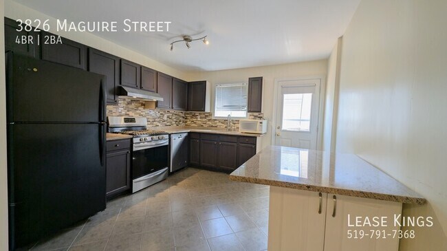Photo du bâtiment - PRIME SOUTH WINDSOR RAISED RANCH HOME