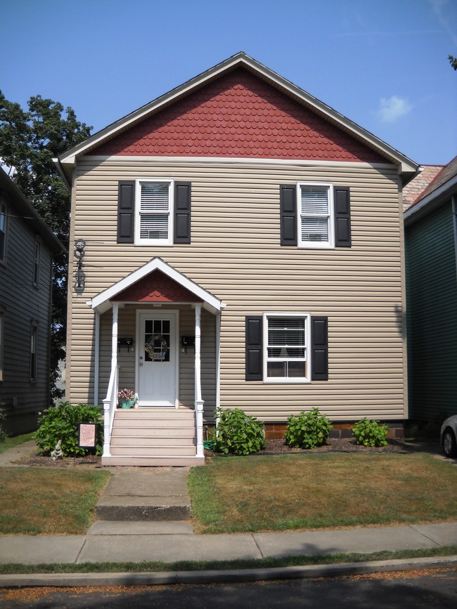 Main Entrance - 361 E Spring St