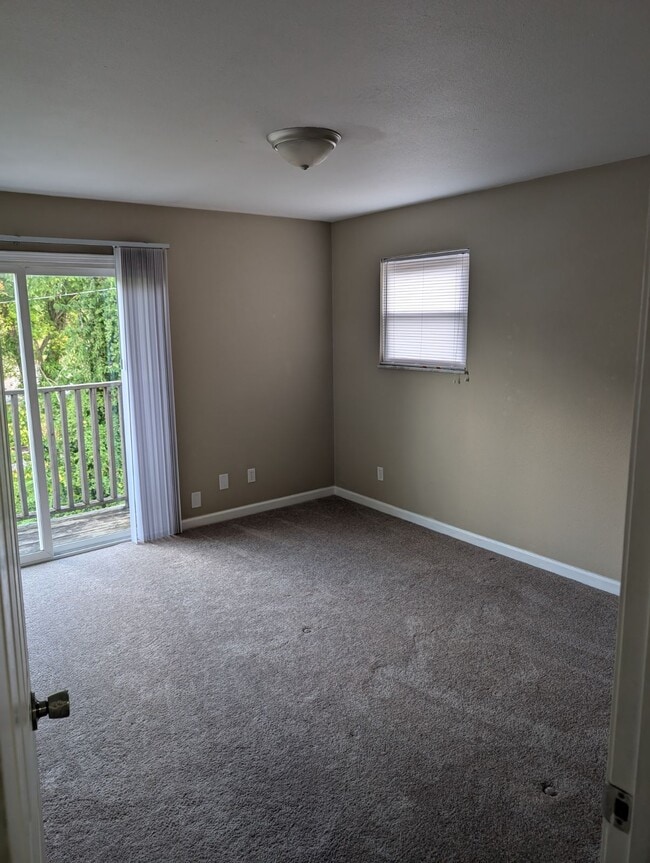 Building Photo - 140 Main Ave