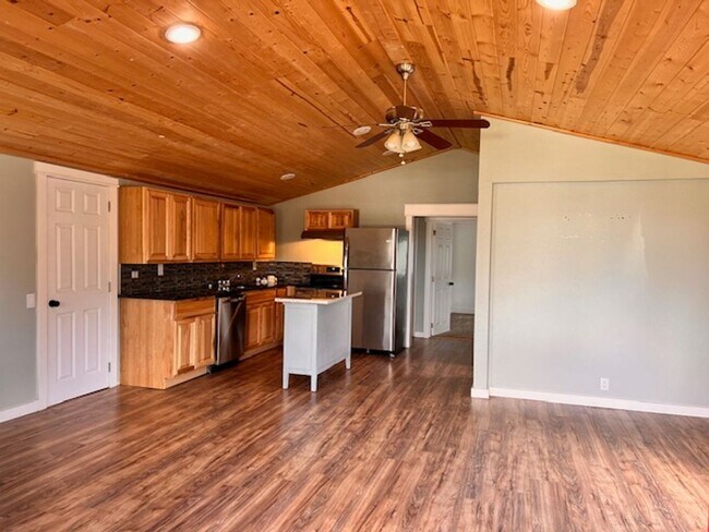 Building Photo - 2138