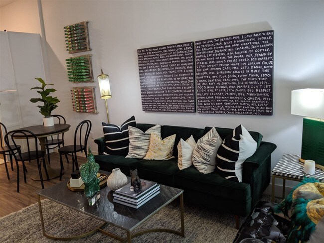 Foto del edificio - 2201 Edgewater Dr