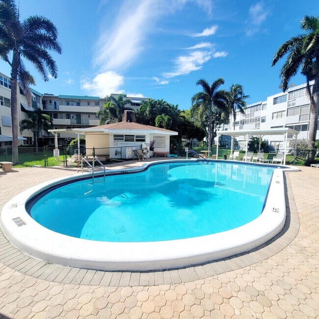 Foto del edificio - 1333 E Hallandale Beach Blvd