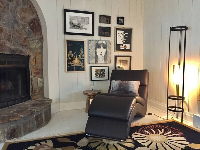 Foto del edificio - Looking for a lovely home that is fully furnished!