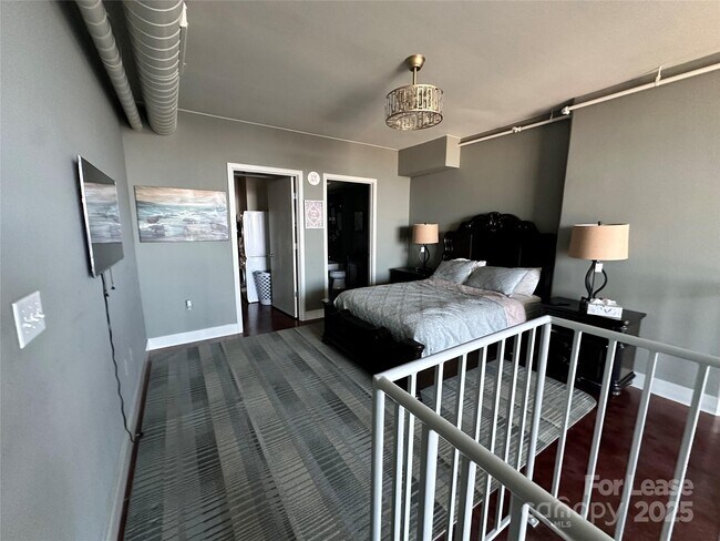 Foto del edificio - 215 N Pine St