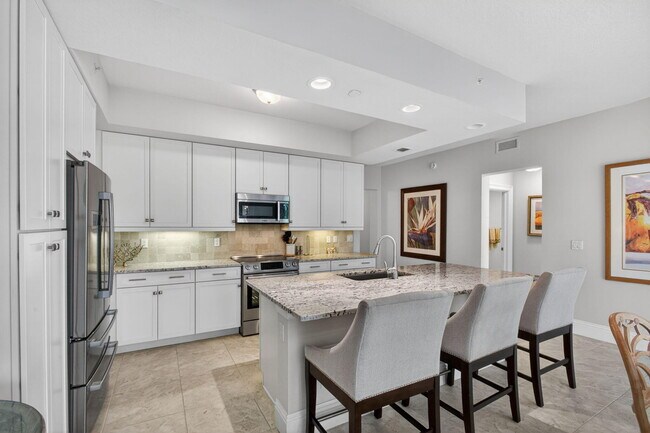 Building Photo - 834 Bay Colony Dr S