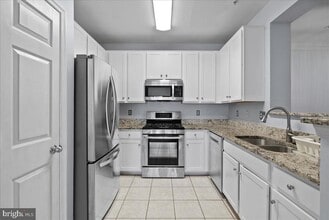 Building Photo - 4852 Eisenhower Ave