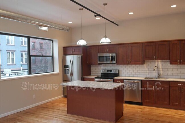 Building Photo - 502 Broadway