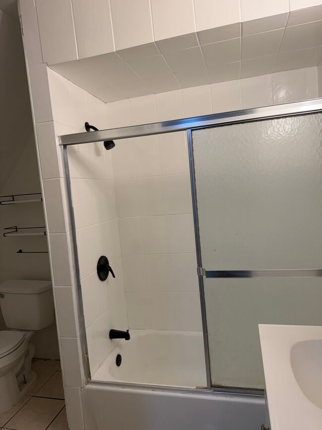 Building Photo - 575 Market St