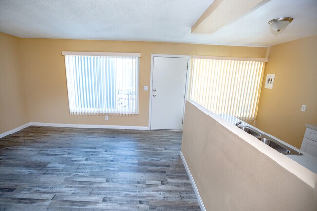 Building Photo - 14719 S Berendo Ave