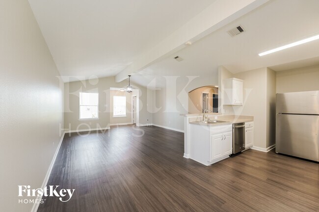 Building Photo - 7111 Lilac Manor Ln