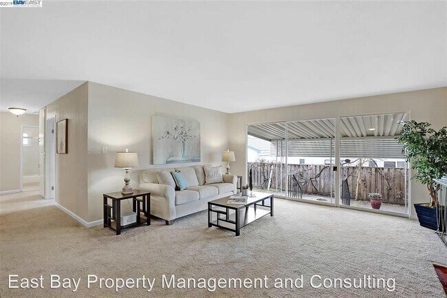 Foto del edificio - 4 br, 2 bath House - 385 Lee Ave.