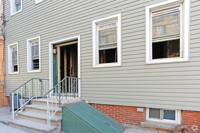 Building Photo - 6807 Forest Ave