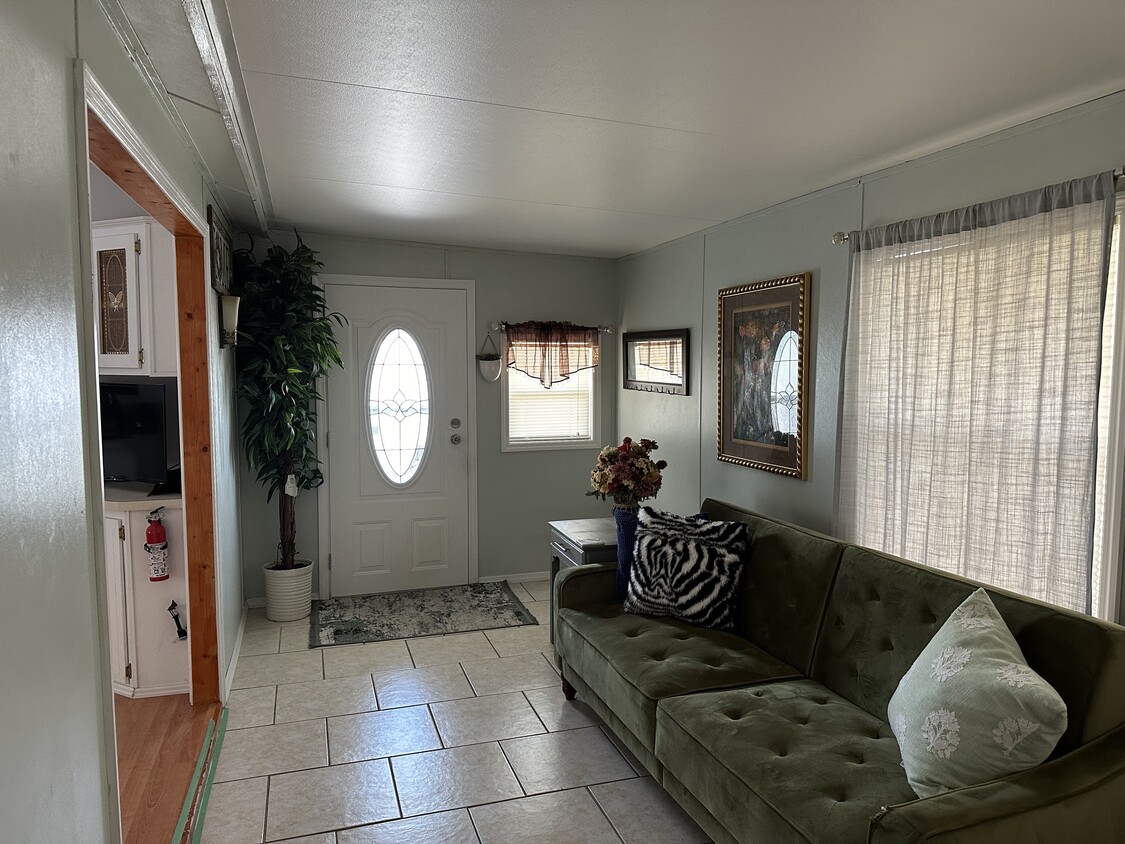 Photo - 37612 Wallington Dr (Zephyrhills, FL)