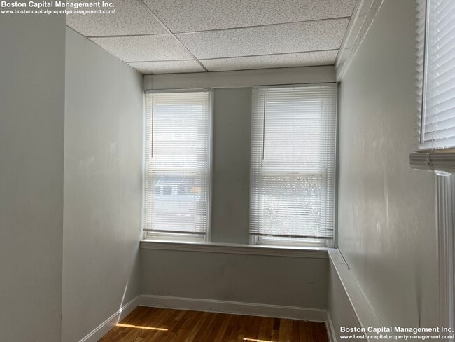 Building Photo - Great Value two and a half bed in Allston ...