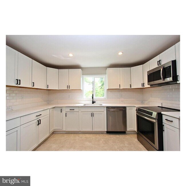 Foto del edificio - 3170 Oakmont Ave