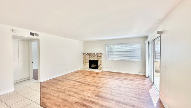 Building Photo - Lovely Downstairs, Entry Level Condo Unit with Garage and Private Yard Space in Downtown Fallbrook!