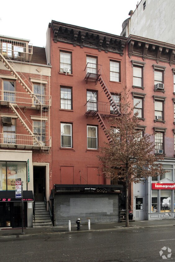Primary Photo - 43 W Eighth St
