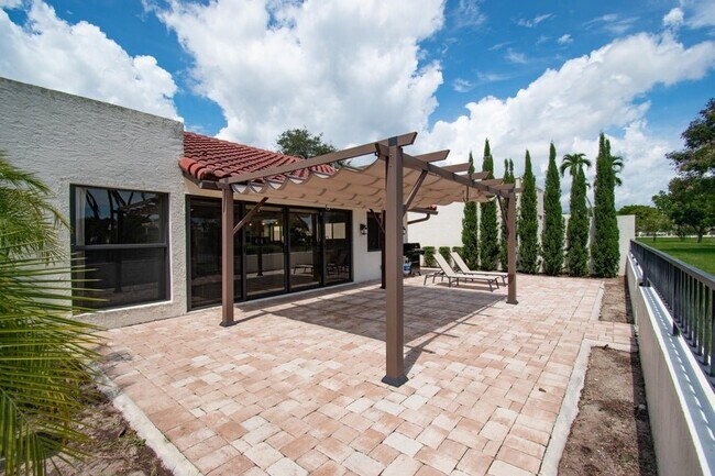 Foto del edificio - 21460 Laguna Dr