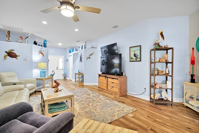 Foto del edificio - 325 Hawthorne Ln