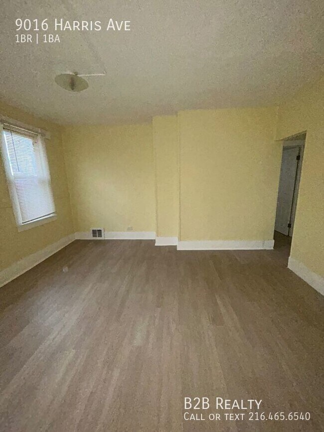 Foto del edificio - 9016 Harris Ave