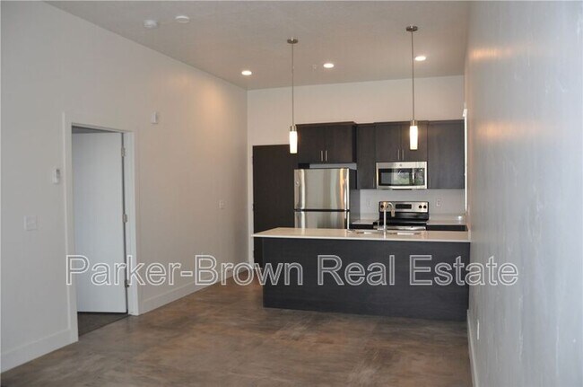 Building Photo - 965 S 200