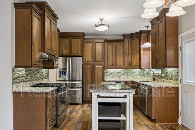 Building Photo - 369 Dandridge Dr
