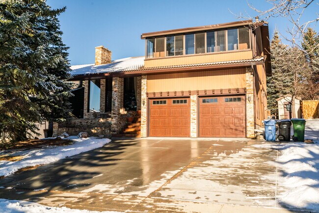 Photo du bâtiment - 836 Edgemont Rd NW