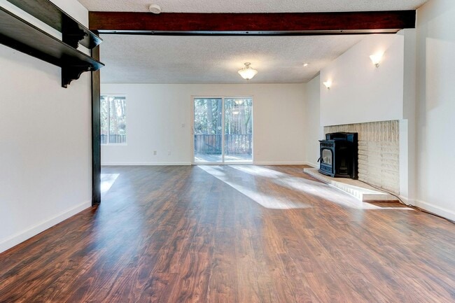 Building Photo - 4830 SW Dawn St