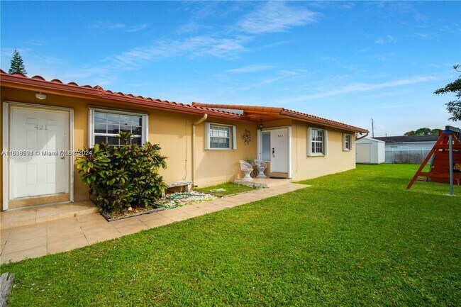 Building Photo - 421 SW 79th Ave