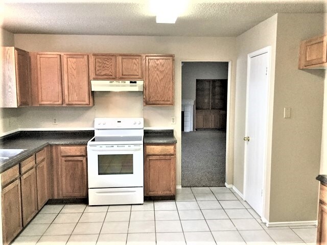 Building Photo - 6331 Broadmeadow