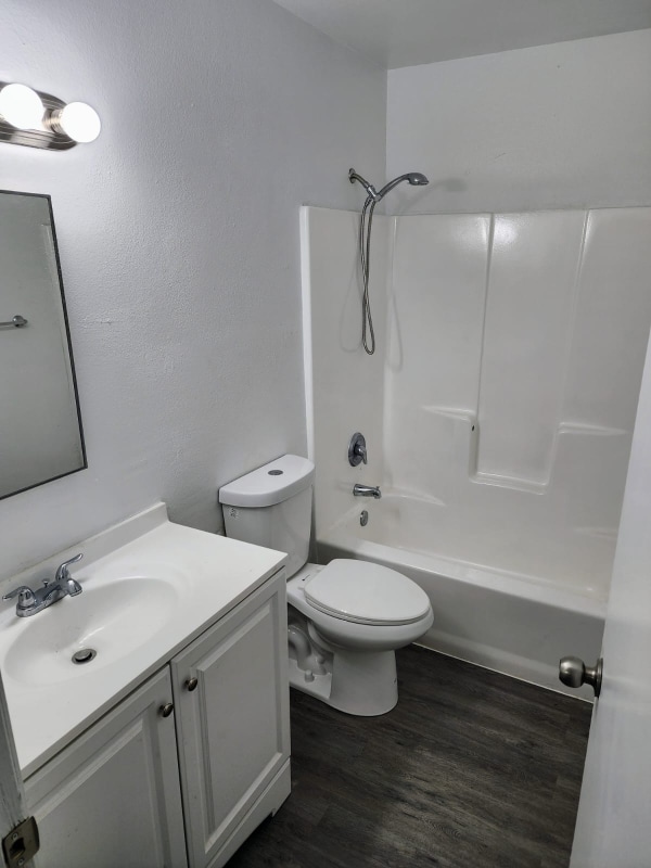 Foto del edificio - 590 W 18th Ave