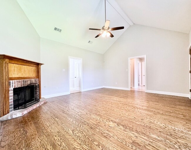 Building Photo - Serene 3BR Home in Peaceful Azalea Lakes