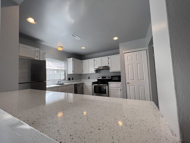 Foto del edificio - Modern 2 Level Townhome