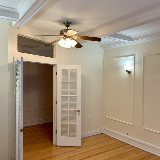 Building Photo - 5859 N Kenmore Ave