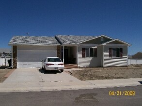 Building Photo - 794 Genessee St