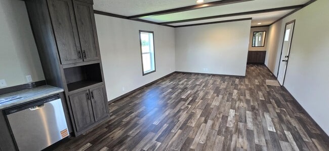 Building Photo - 605 Gallop Ct