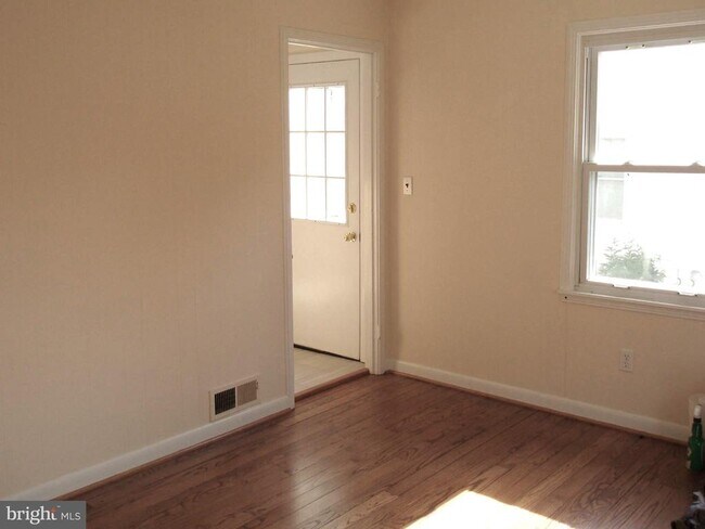 Building Photo - 3010 Ferndale St