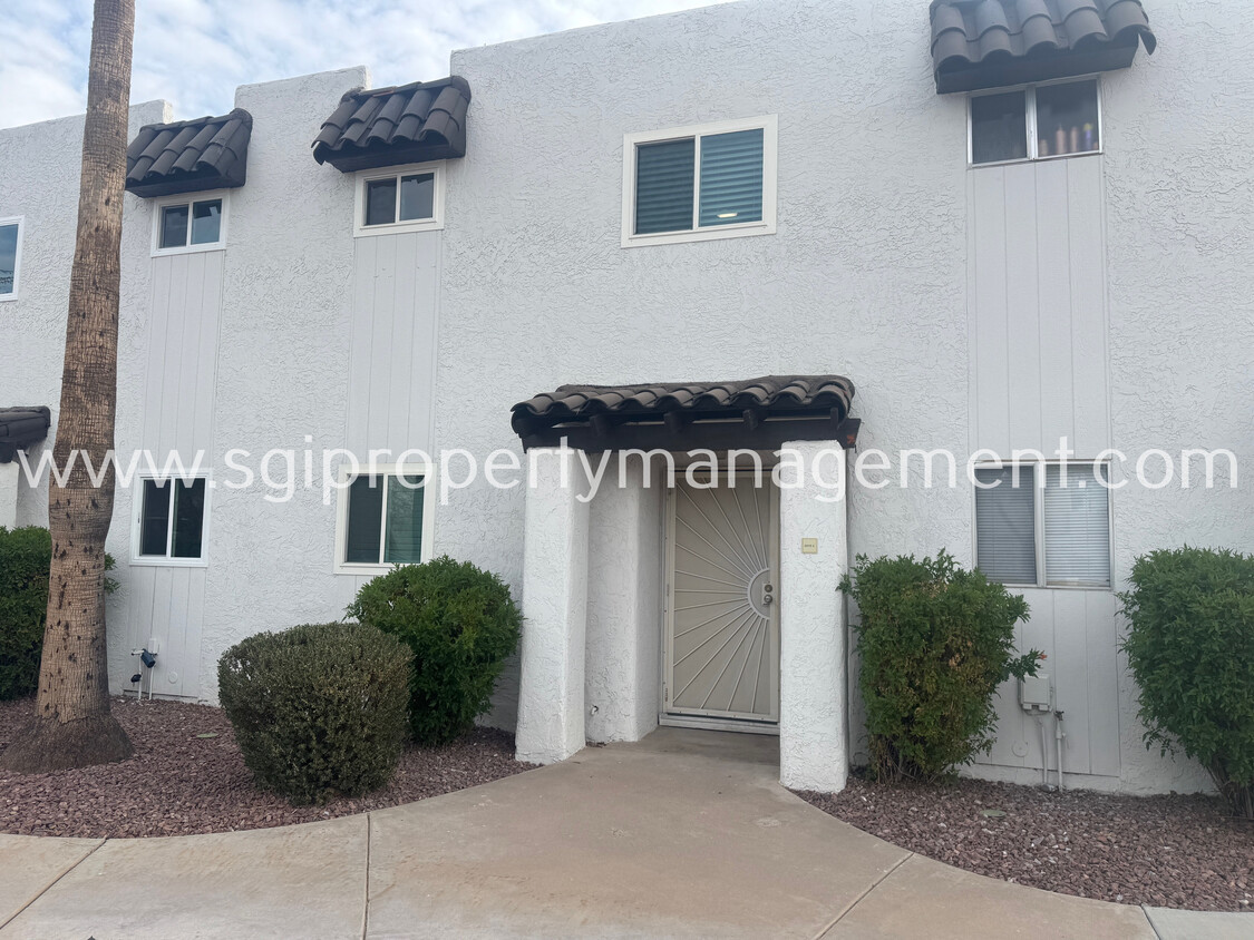 Foto principal - Completely remodeled Scottsdale home for rent