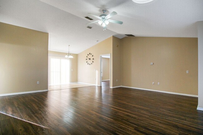 Building Photo - Home in Poinciana, FL now available!