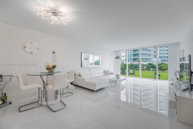 Foto del edificio - 10275 Collins Ave
