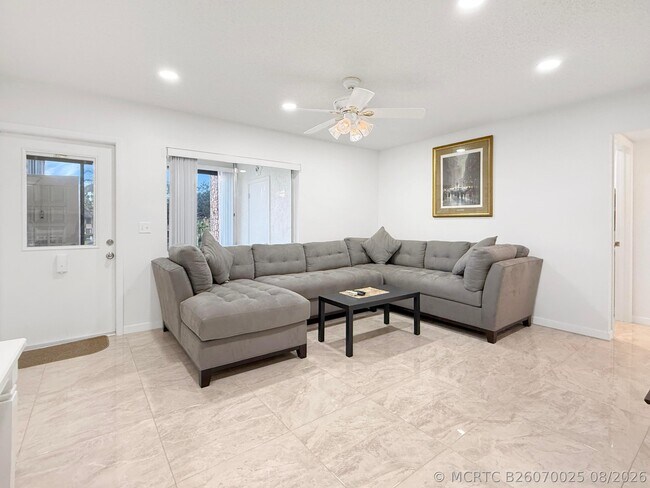 Foto del edificio - 232 Pine HOV Cir