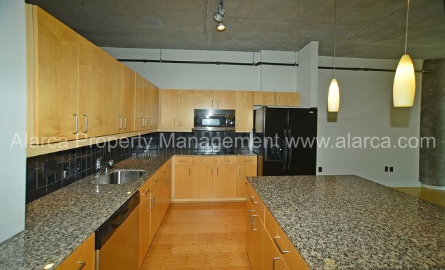 Building Photo - 505 E 6th St