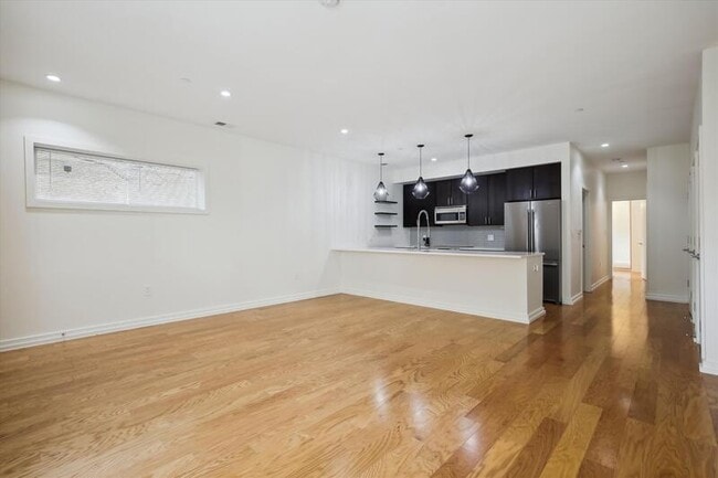 Building Photo - 1032 Otis St NE