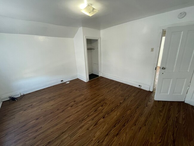 Building Photo - Spacious 2 bed 1 bath house is Duquesne