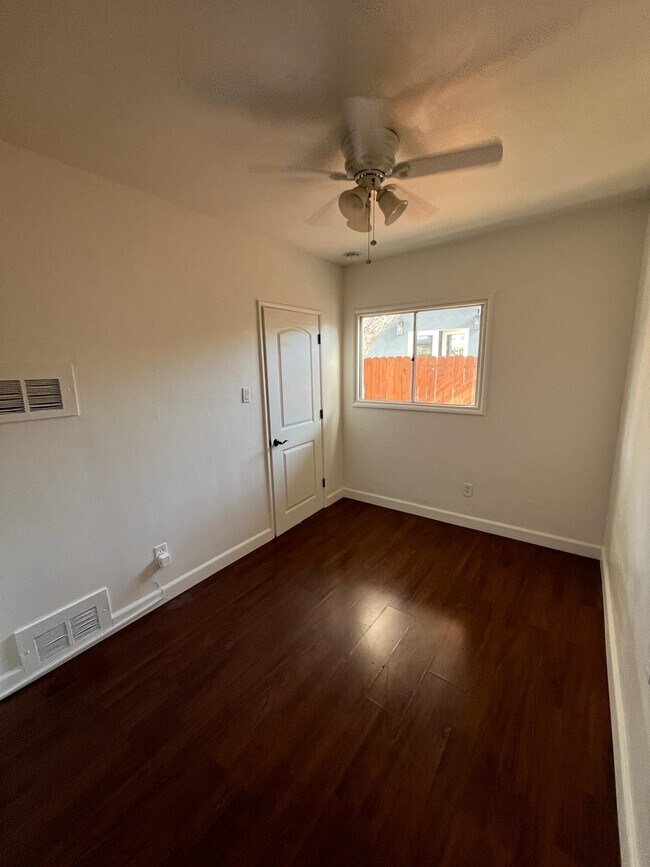 Foto del edificio - 14423 Burin Ave