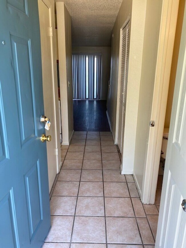 Building Photo - 2 bedroom condo close to UNT