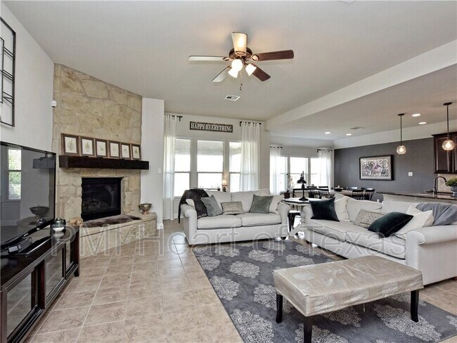 Foto del edificio - 2413 Grand Lake Pkwy